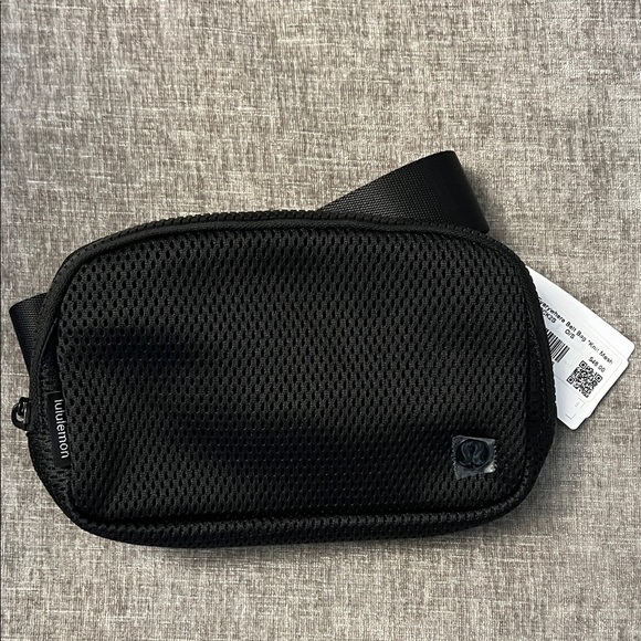 lululemon athletica Handbags - lululemon athletica Black Knit Mesh Belt Bag NEW